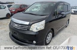 toyota noah 2012 CFJ1733519
