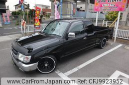 toyota hilux-sports-pick-up 2003 GOO_JP_700102067530240621003