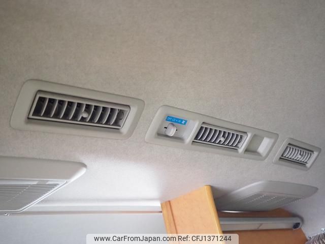 toyota hiace-wagon 2013 GOO_JP_700030304130250702001 image 2