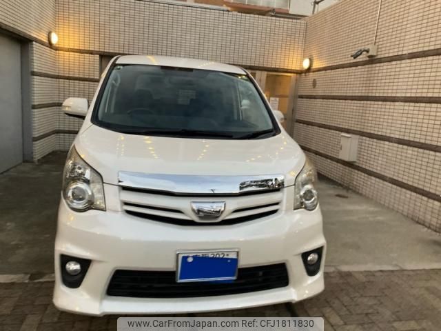 toyota noah 2010 CFJ1811830 image 1
