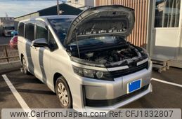 toyota voxy 2014 CFJ1832807