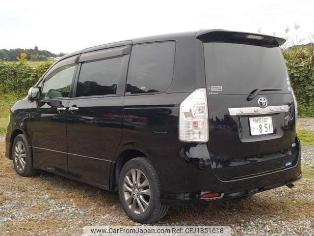 toyota voxy 2011 CFJ1851618 image 2