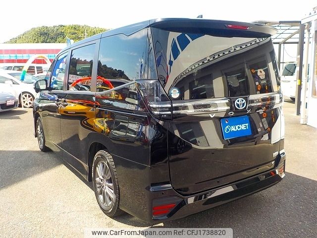 toyota voxy 2022 CFJ1738820 image 2