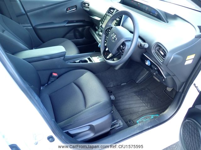 toyota prius 2022 CFJ1575595 image 2