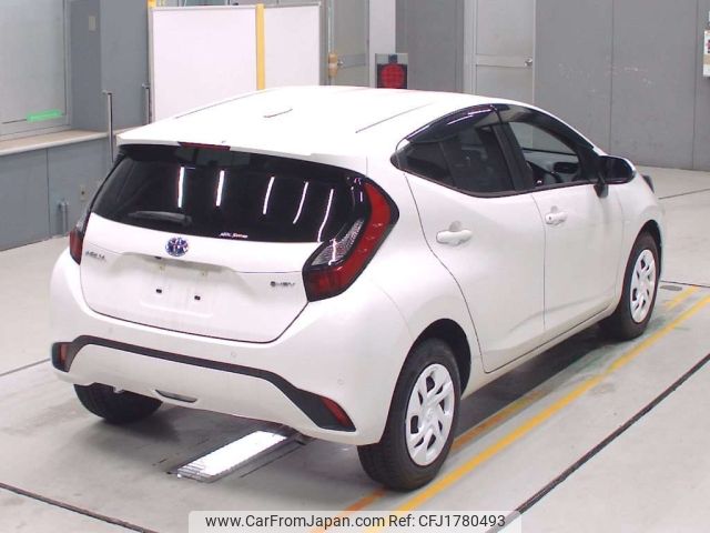 toyota aqua 2024 CFJ1780493 image 2