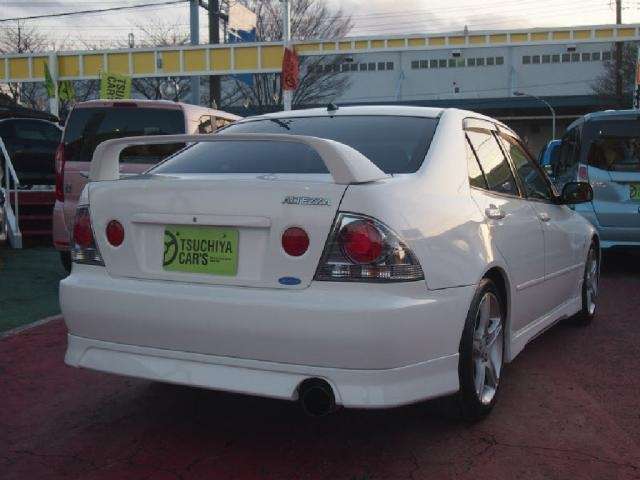 Toyota altezza 2005