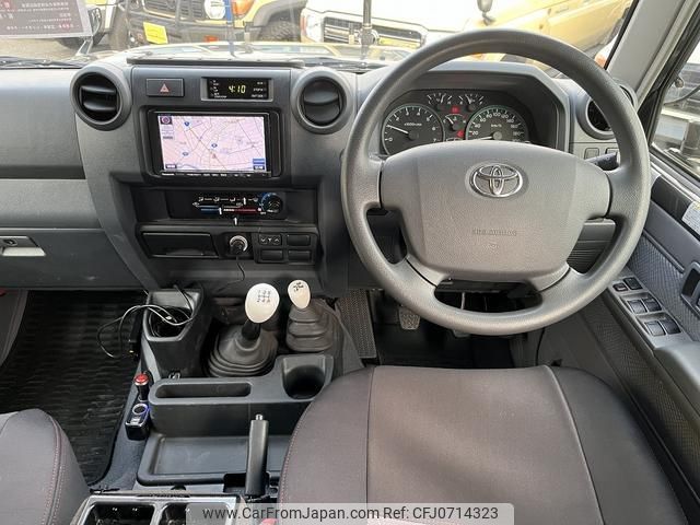 toyota landcruiser-70 2015 GOO_NET_EXCHANGE_0560889A20250203G002 image 2