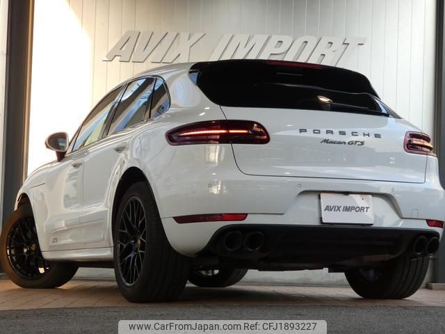 porsche macan 2018 CFJ1893227 image 2