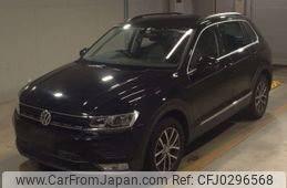 volkswagen tiguan 2017 -VOLKSWAGEN--VW Tiguan 5NCZE-WVGZZZ5NZHW942449---VOLKSWAGEN--VW Tiguan 5NCZE-WVGZZZ5NZHW942449-