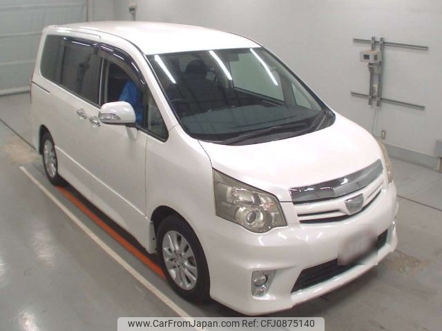 toyota noah 2011 NIKYO_HL43959 image 1