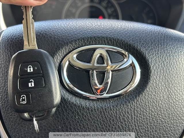toyota voxy 2018 CFJ1639876 image 2