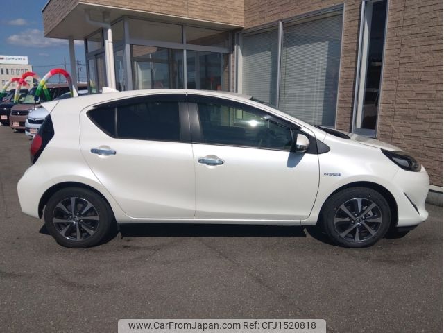 toyota aqua 2018 CFJ1520818 image 2