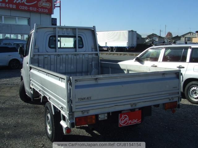 toyota-townace-truck-2014-7100-car_2057f47c-ba8d-4fec-8c4f-4be1e6cf4400