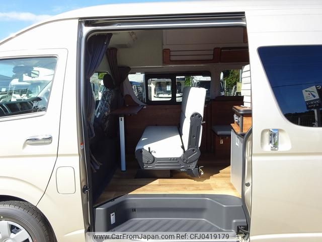 toyota hiace-van 2025 GOO_JP_700050416230241107001 image 1