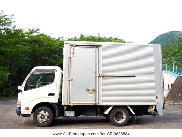 toyota dyna-truck 2011 GOO_NET_EXCHANGE_0403477A30240529W002 image 2