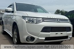 mitsubishi outlander 2014 GOO_JP_700090373030250630001