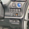 toyota noah 2018 quick_quick_DAA-ZWR80G_0365743 image 13