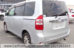 toyota noah 2012 504928-250702160033
