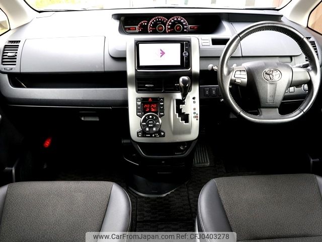 toyota voxy 2013 -TOYOTA--Voxy DBA-ZRR70W--ZRR70-0555801---TOYOTA--Voxy DBA-ZRR70W--ZRR70-0555801- image 2