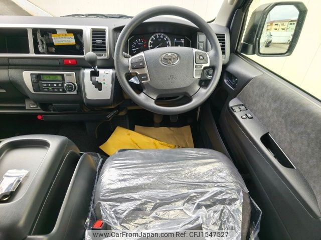 toyota hiace-wagon 2025 CFJ1547527 image 2