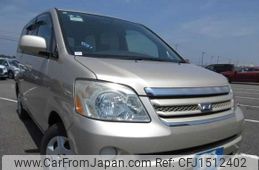 toyota noah 2004 CFJ1512402