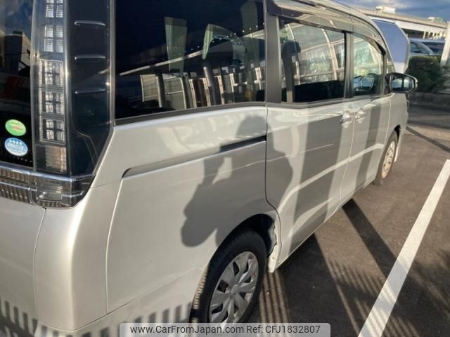 toyota voxy 2014 CFJ1832807 image 2