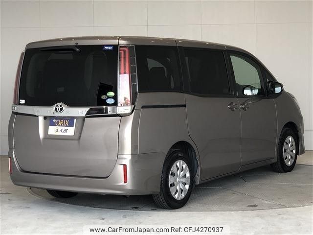 Toyota noah zrr80
