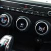 jaguar e-pace 2018 GOO_JP_965025051100207980001 image 43
