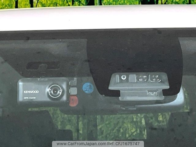 toyota voxy 2016 CFJ1675747 image 2