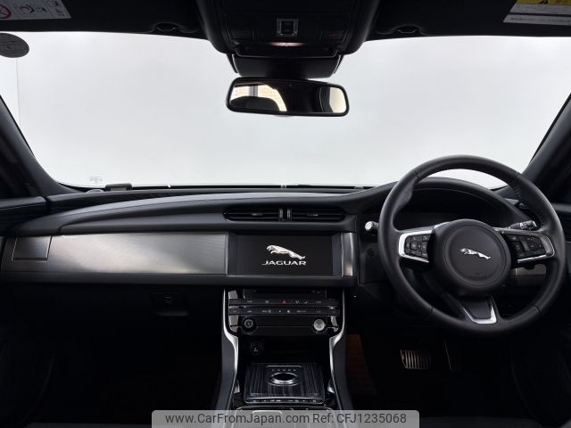 jaguar xf 2018 -JAGUAR--Jaguar XF Series LDA-JBS2NC--SAJBB2AN0JCY70082---JAGUAR--Jaguar XF Series LDA-JBS2NC--SAJBB2AN0JCY70082- image 2