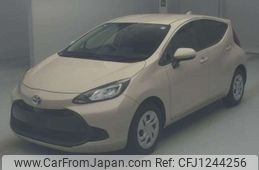 toyota aqua 2022 -TOYOTA--AQUA 6AA-MXPK11--MXPK11-2063317---TOYOTA--AQUA 6AA-MXPK11--MXPK11-2063317-