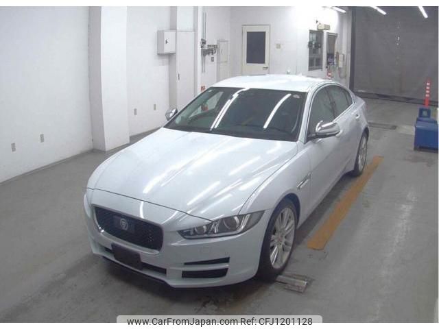 jaguar xe 2016 quick_quick_CBA-JA2GA_SAJAB4AGA904604 image 1
