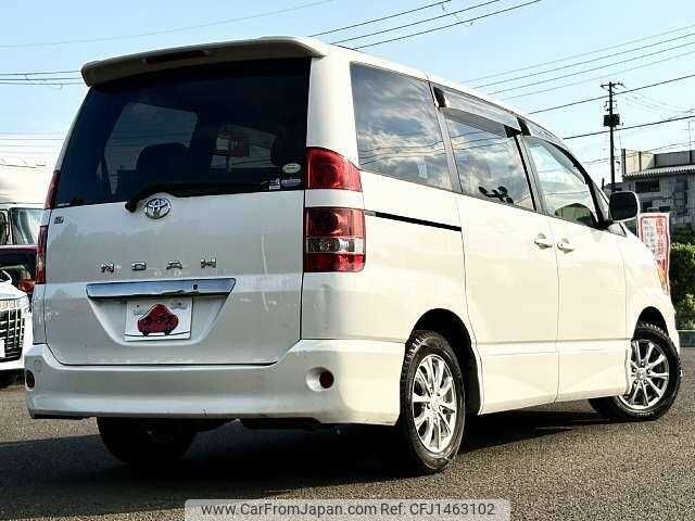 toyota noah 2004 504928-931700 image 2