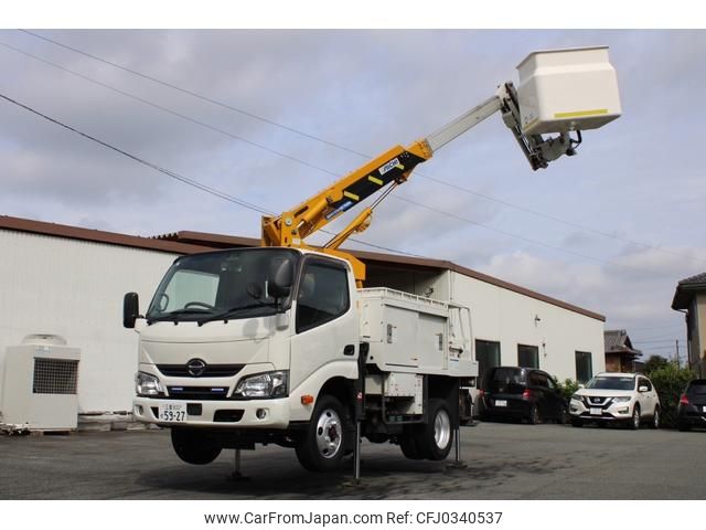 hino dutro 2017 GOO_NET_EXCHANGE_0230013A30241016W005 image 1