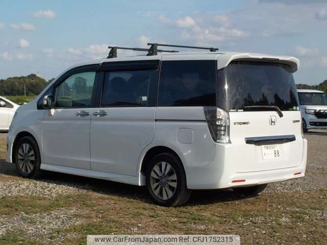 honda stepwagon 2013 CFJ1752315 image 2