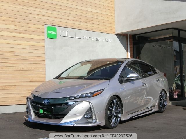 2017 Toyota Prius Phv DLA-ZVW52 2WD - Car Price $14,522