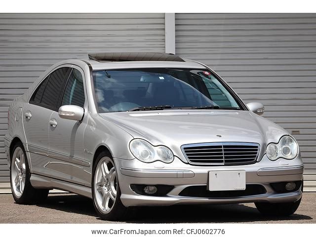 mercedes-benz c-class 2004 quick_quick_203065_WDC2030652R133350 image 1