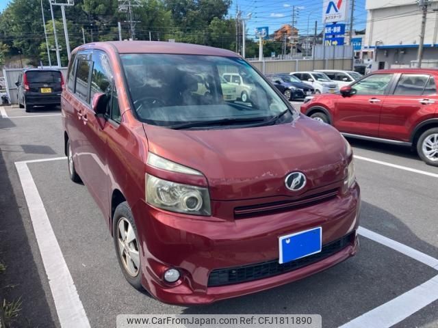 toyota voxy 2010 CFJ1811890 image 1