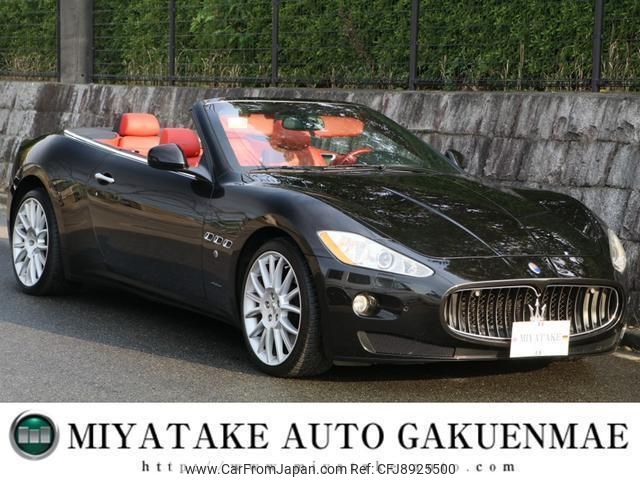 maserati grandcabrio 2010 quick_quick_MGC_ZAMKM45J000051632 image 1