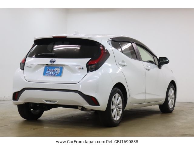 toyota aqua 2022 CFJ1690888 image 2
