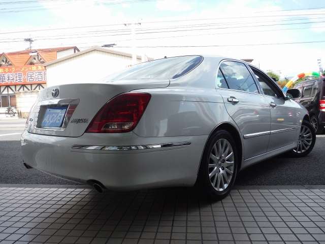 toyota crown-majesta 2005 -トヨタ--クラウンマジェスタ　４ＷＤ DBA-UZS187--UZS187-0004126---トヨタ--クラウンマジェスタ　４ＷＤ DBA-UZS187--UZS187-0004126- image 2