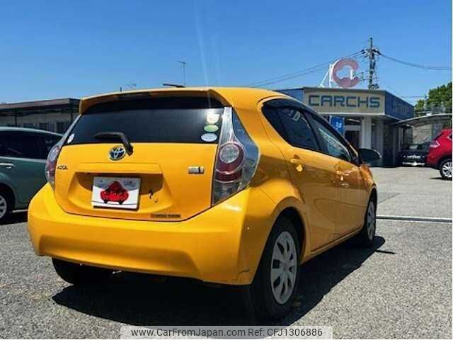 toyota aqua 2012 504928-930846 image 2