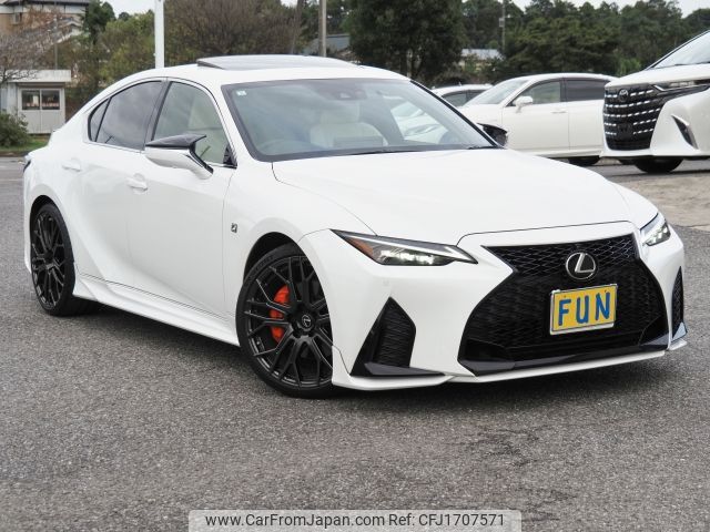 lexus is 2021 CFJ1707571 image 2