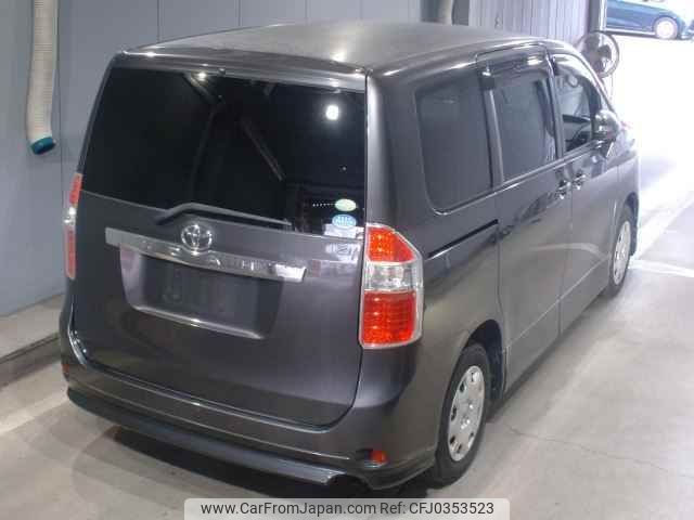 toyota noah 2007 NIKYO_KS79945 image 1