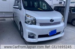 toyota voxy 2012 CFJ1695245
