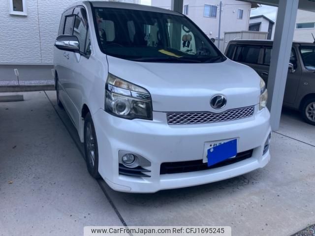 toyota voxy 2012 CFJ1695245 image 1