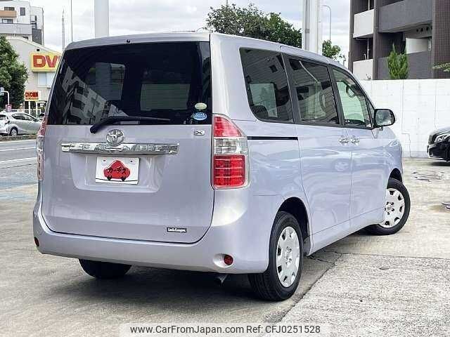 toyota noah 2009 504928-924629 image 2