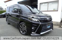 toyota voxy 2017 quick_quick_ZRR80W_ZRR80-0340722