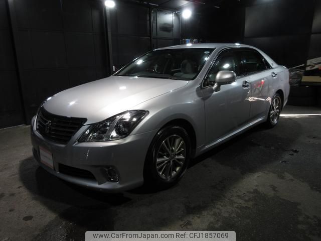 toyota crown 2010 CFJ1857069 image 1