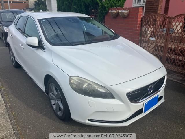 volvo v40 2015 CFJ9245907 image 2